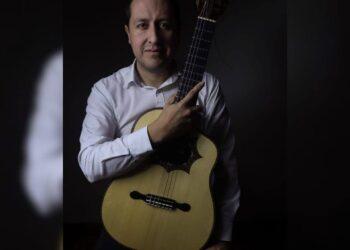 Anderson Burbano: el requinto que canta desde Pupiales
