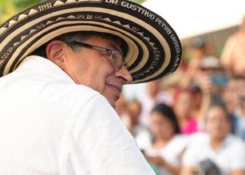 Pacto Territorial: Nariño en el último lugar de la fila, mientras Cauca acaba de firmar.