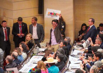 Senador Benavides en desacuerdo con el gobernador Escobar por uso de fondos mixtos