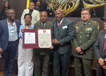 Congreso de la República condecora al subintendente Elkin Palacios Palacios con la orden democracia Simón Bolívar