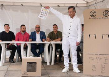 Petro no acepta el preconteo presidencial y desata fuerte controversia política