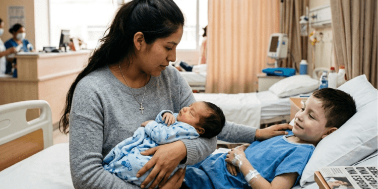 El hermano que nace para curar, el dilema ético de los “bebés medicamento”