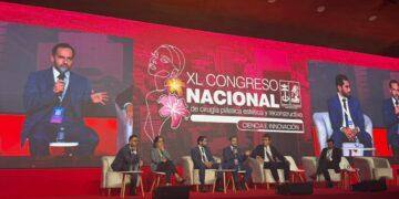 Médico nariñense llevó una innovadora técnica de marcación de cintura al principal congreso de cirugía plástica del país