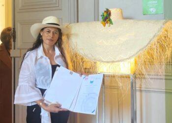 María Stella Cabrera Erazo, la maestra artesana de Sandoná reconocida en París, es el Personaje 10